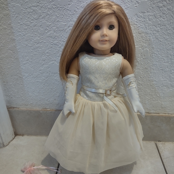 American Girl Doll Girl of the Year 2008 Mia St. Clair, Gala dress & accessories